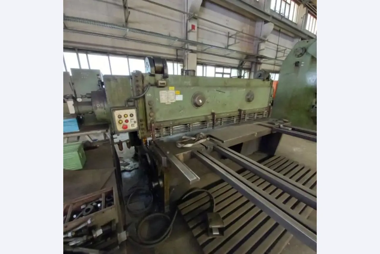 Machinery and equipment from a German metal construction company -1