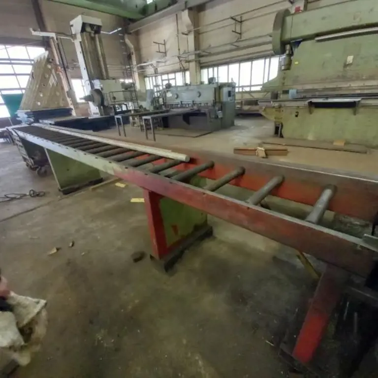 Machines et équipements d'une entreprise allemande de construction métallique-2