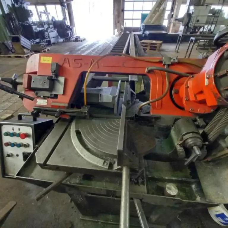 Machines et équipements d'une entreprise allemande de construction métallique-3