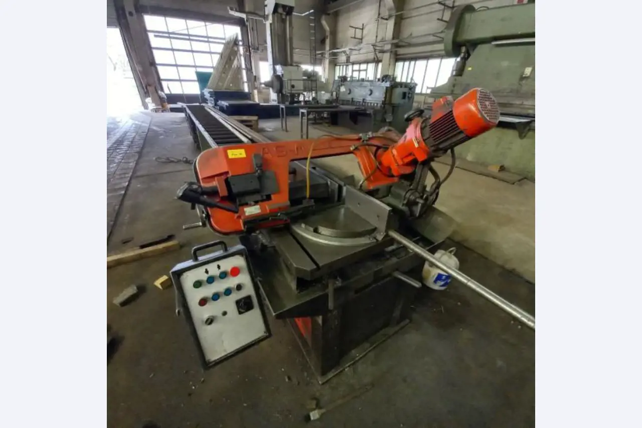 Machines et équipements d'une entreprise allemande de construction métallique-1