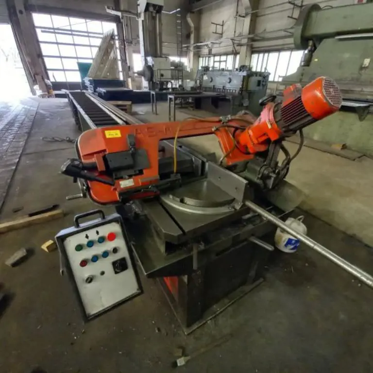 Machines et équipements d'une entreprise allemande de construction métallique-1