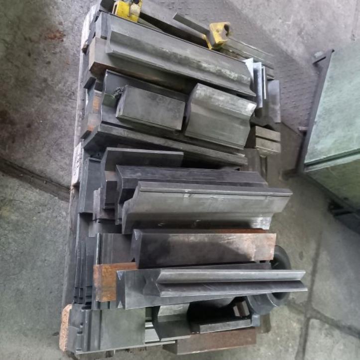 Machines et équipements d'une entreprise allemande de construction métallique-11