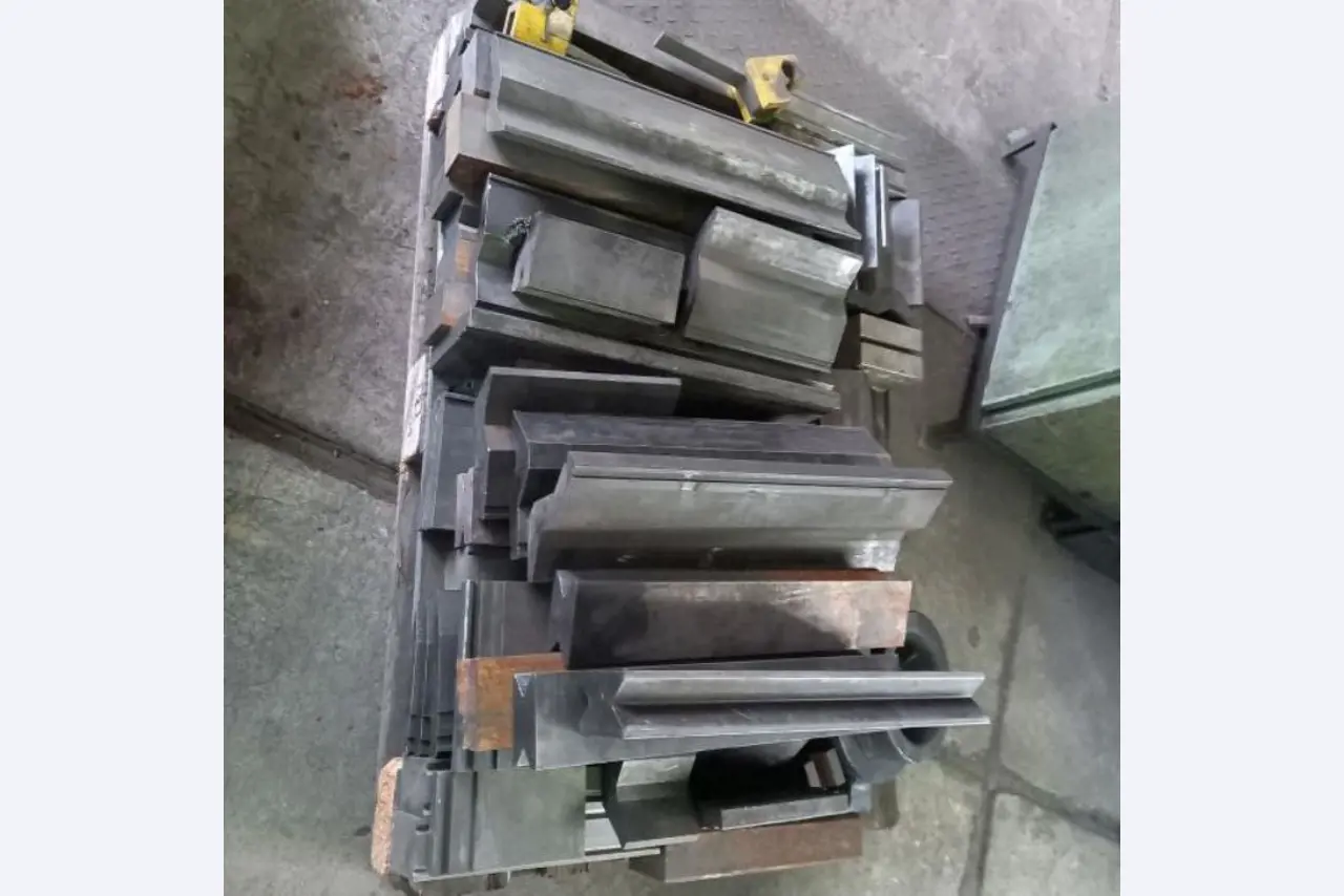 Stroji in oprema nemškega podjetja za gradnjo kovin-11