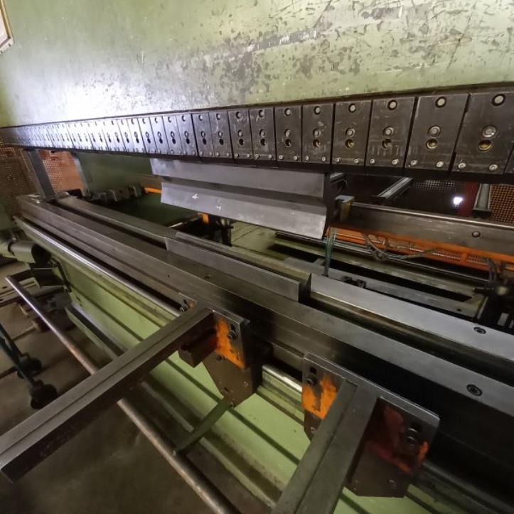 Machines et équipements d'une entreprise allemande de construction métallique-3