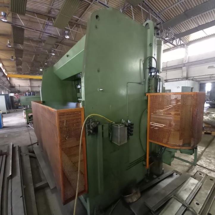 Machines et équipements d'une entreprise allemande de construction métallique-5