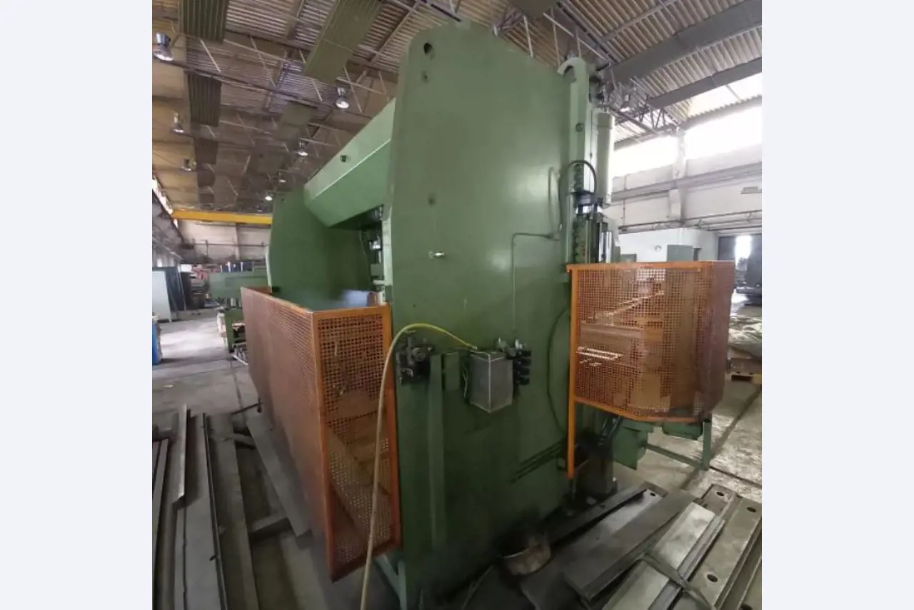 Stroji in oprema nemškega podjetja za gradnjo kovin-5