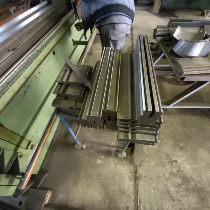 Machines et équipements d'une entreprise allemande de construction métallique-8