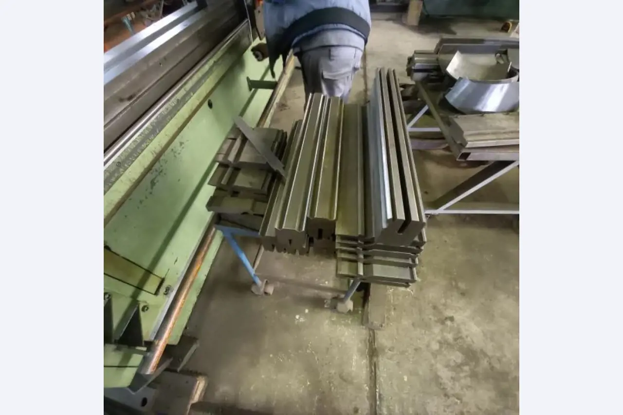 Stroji in oprema nemškega podjetja za gradnjo kovin-8