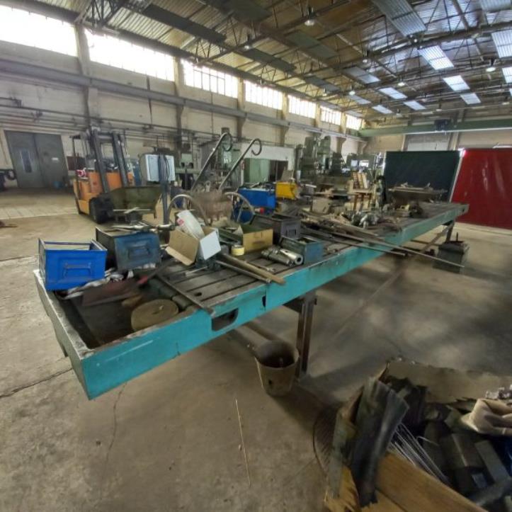 Maschinen und Einrichtungen eines deutschen Metallbauunternehmens-2