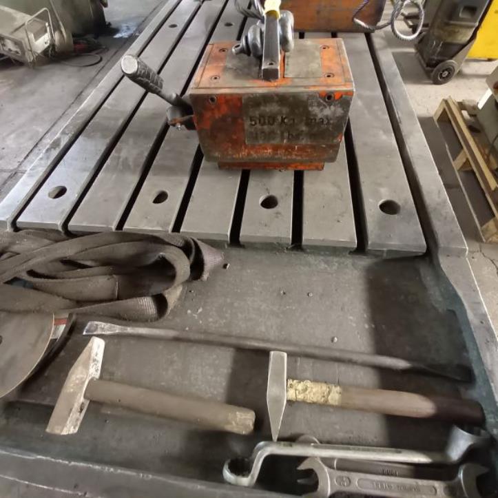 Maschinen und Einrichtungen eines deutschen Metallbauunternehmens-3