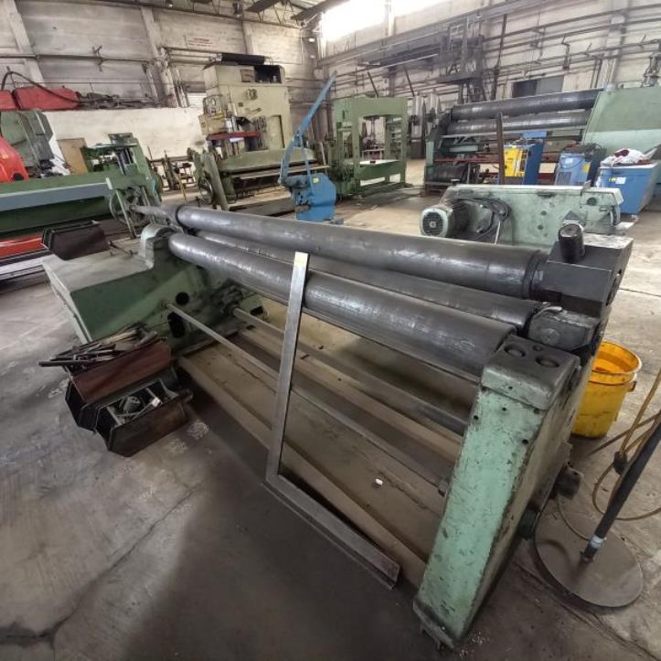 Maschinen und Einrichtungen eines deutschen Metallbauunternehmens-2