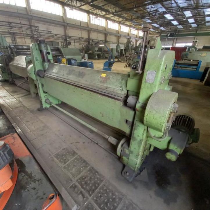 Machines et équipements d'une entreprise allemande de construction métallique-1