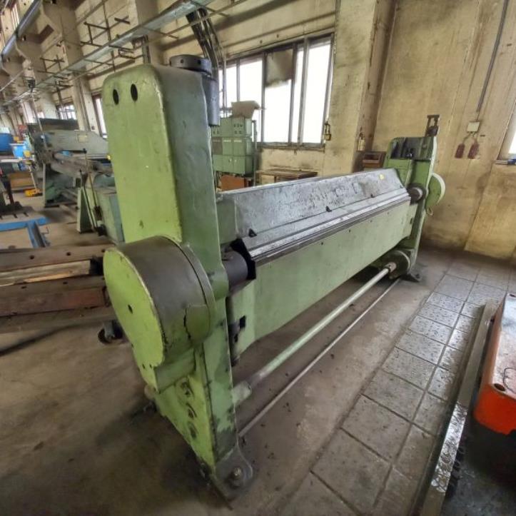 Machines et équipements d'une entreprise allemande de construction métallique-3