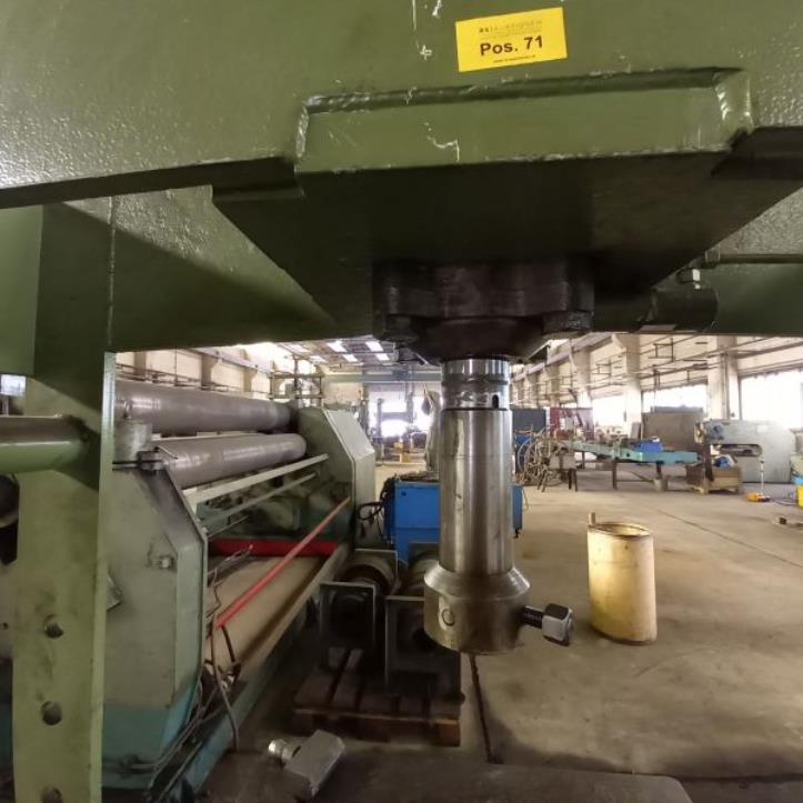 Máquinas e equipamentos de uma empresa alemã de construção metálica-3