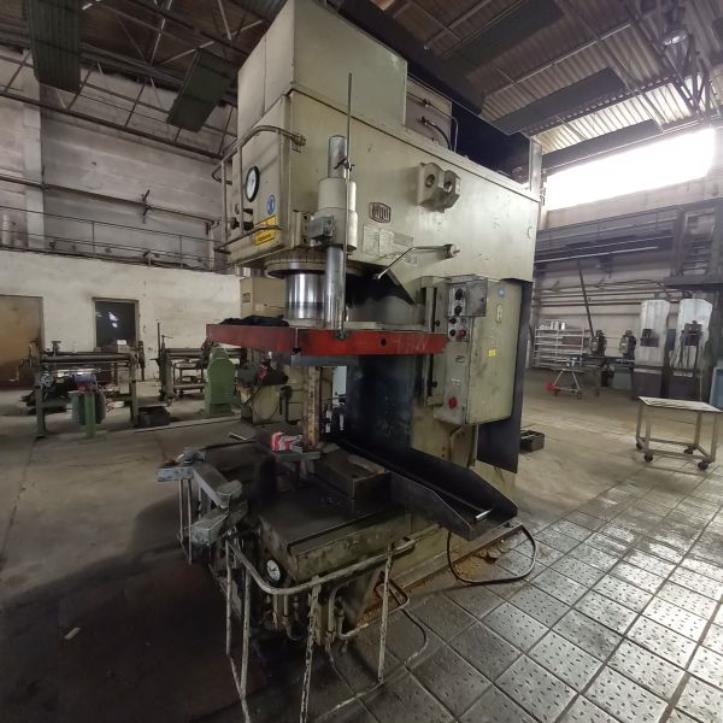 Máquinas e equipamentos de uma empresa alemã de construção metálica-1