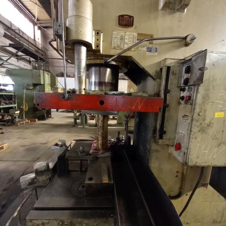 Máquinas e equipamentos de uma empresa alemã de construção metálica-2