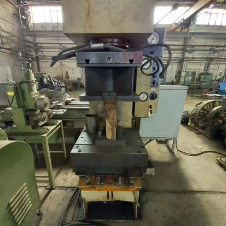 Machines et équipements d'une entreprise allemande de construction métallique-2