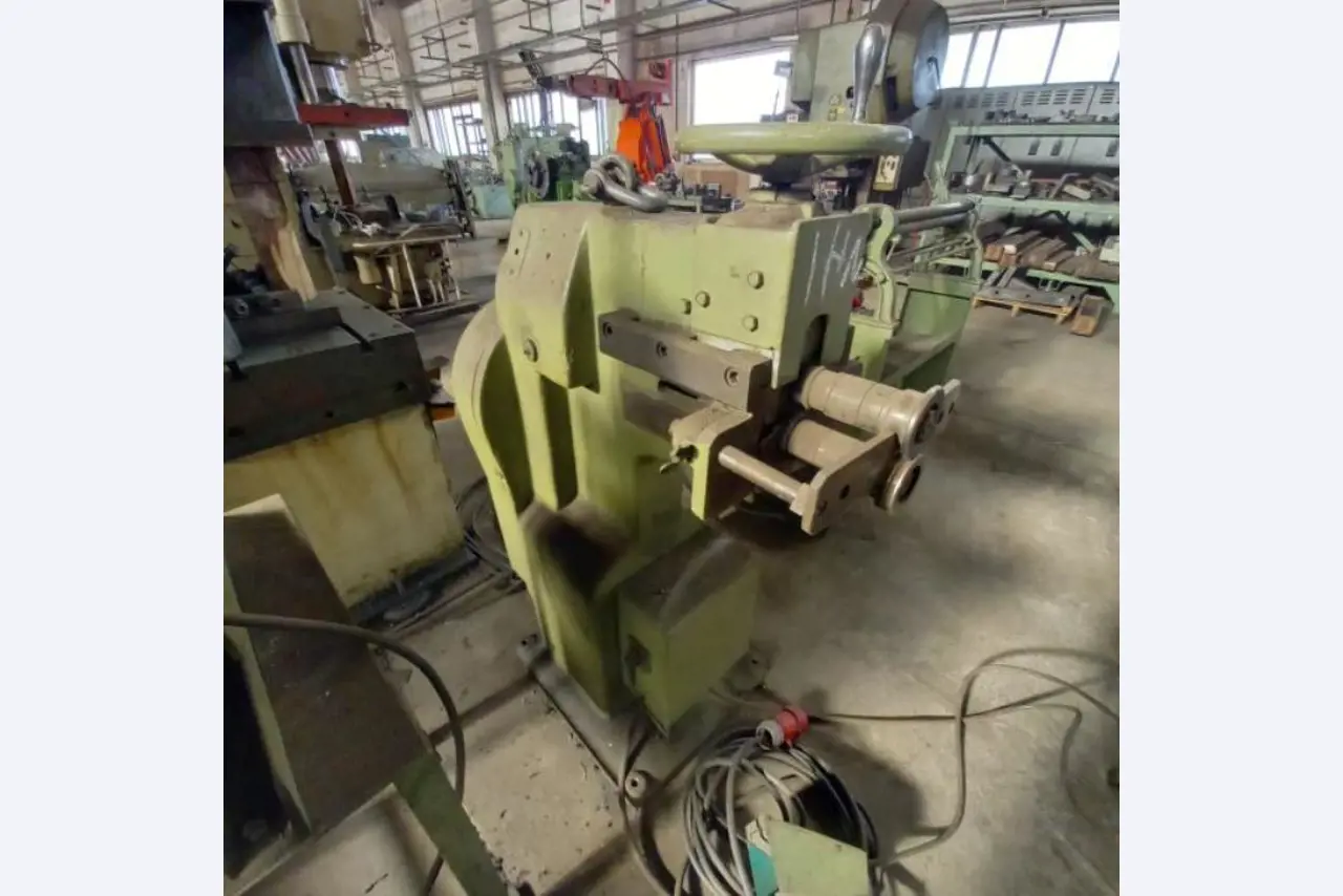 Máquinas y equipos de una empresa alemana de construcciones metálicas-2