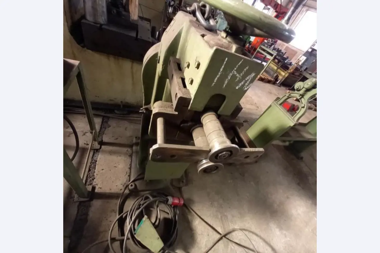 Máquinas y equipos de una empresa alemana de construcciones metálicas-3