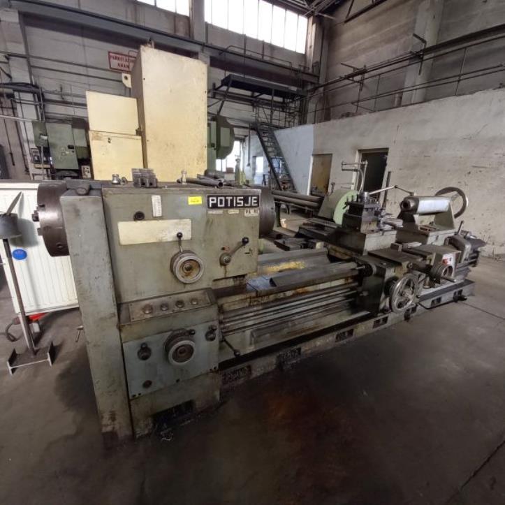 Maschinen und Einrichtungen eines deutschen Metallbauunternehmens-3