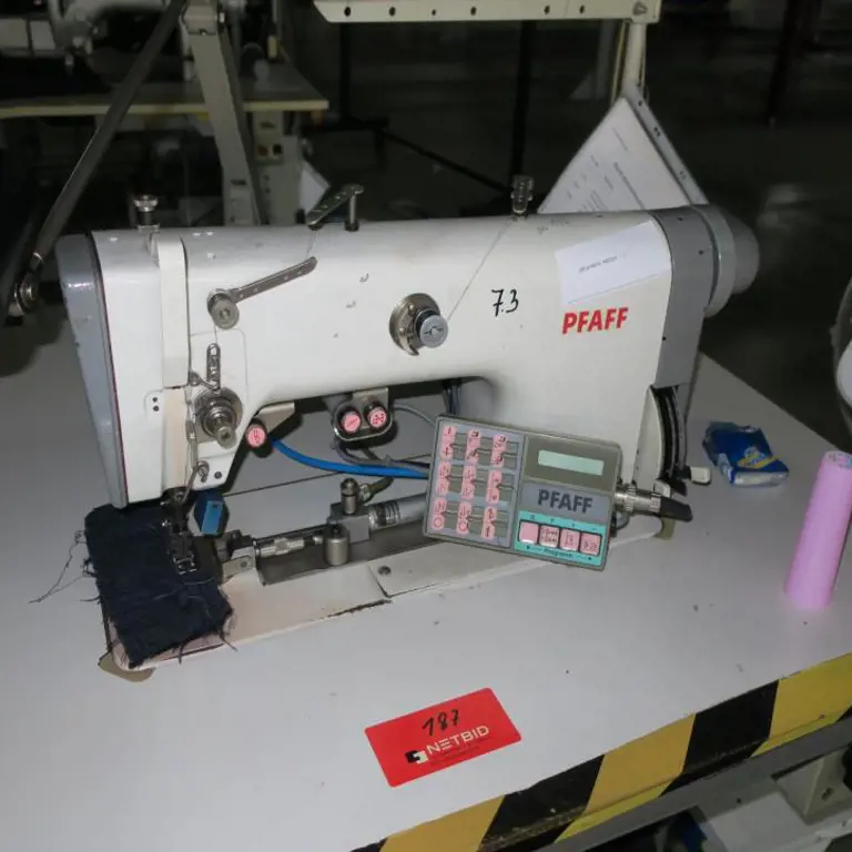 Specialist machine for sewing shoulder and side seams PFAFF 3827-2/24