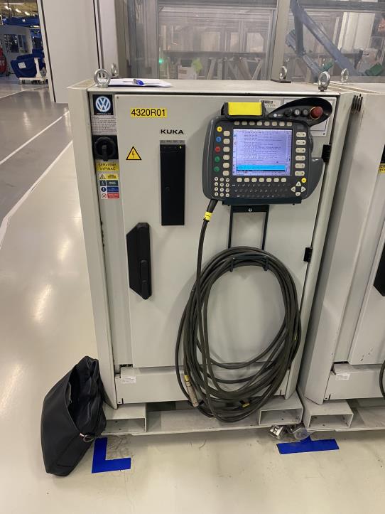 17 x KUKA 150 R3100, 150 R2700 roboty a stroje z oblasti konstrukce vozidel-5