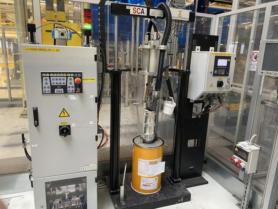 Roboty i maszyny KUKA z sektora budowy pojazdów-1