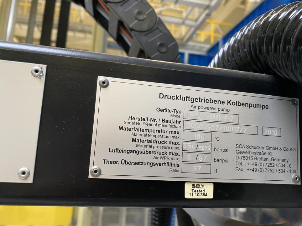 Roboty i maszyny KUKA z sektora budowy pojazdów-2