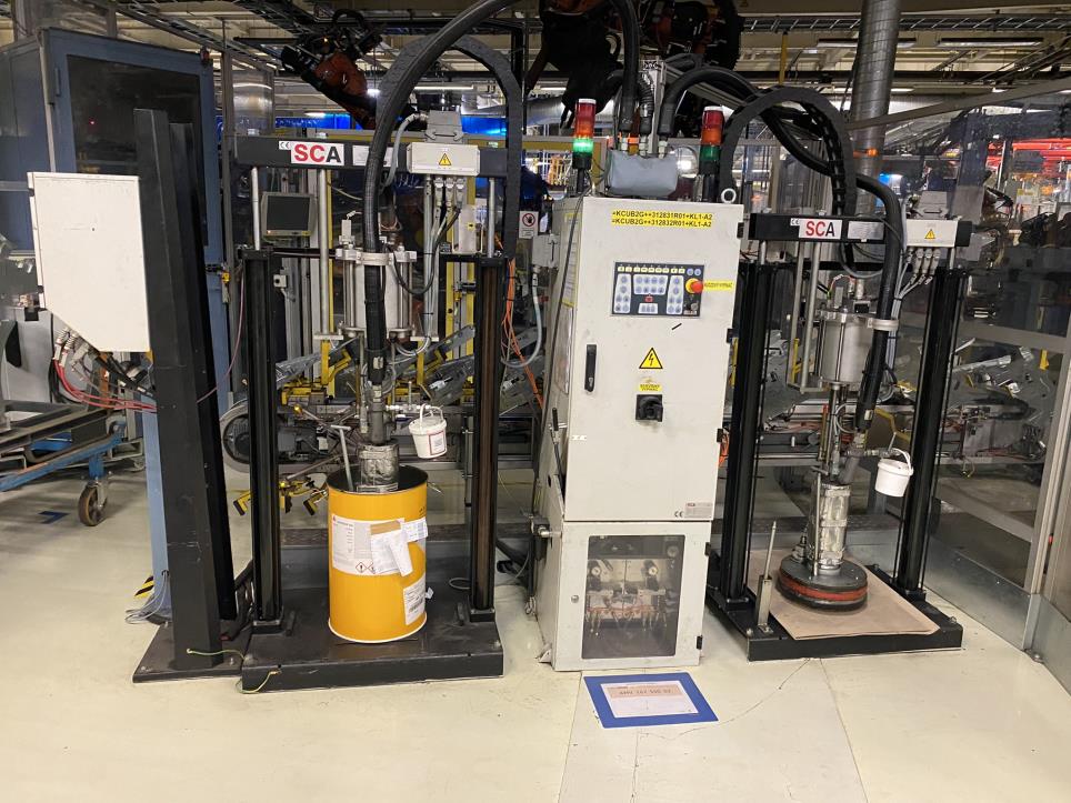 Roboty i maszyny KUKA z sektora budowy pojazdów-1