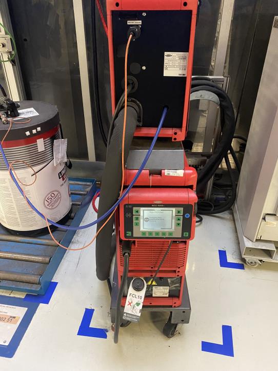 Robots y máquinas KUKA del sector de la construcción de vehículos-1