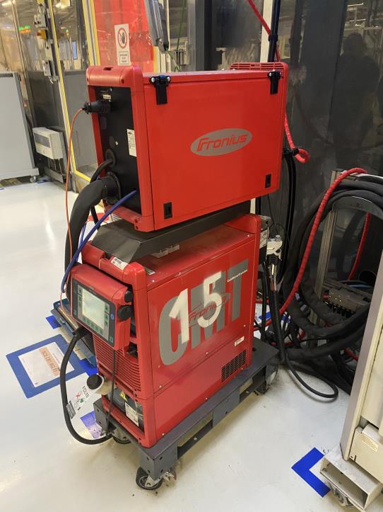 Robots y máquinas KUKA del sector de la construcción de vehículos-2