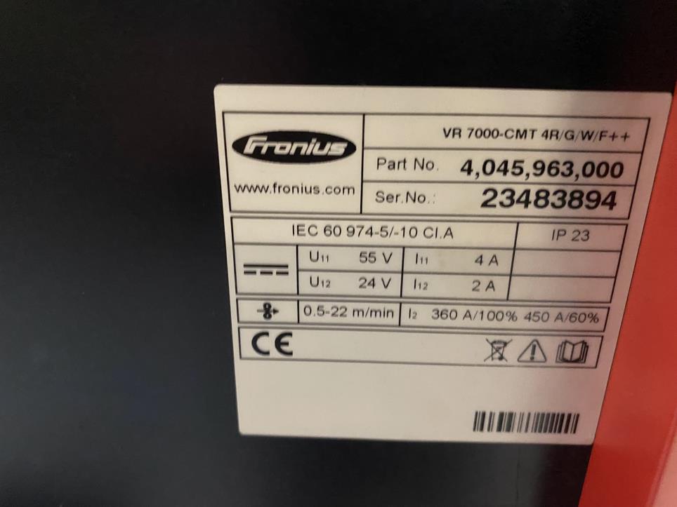 Robots y máquinas KUKA del sector de la construcción de vehículos-4