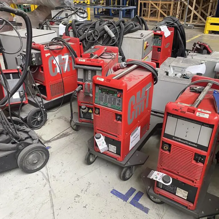 Paquet 1 - Machines à souder robotisées et manuelles, postes de soudage et dévidoirs de fil 21 pcs. Fronius