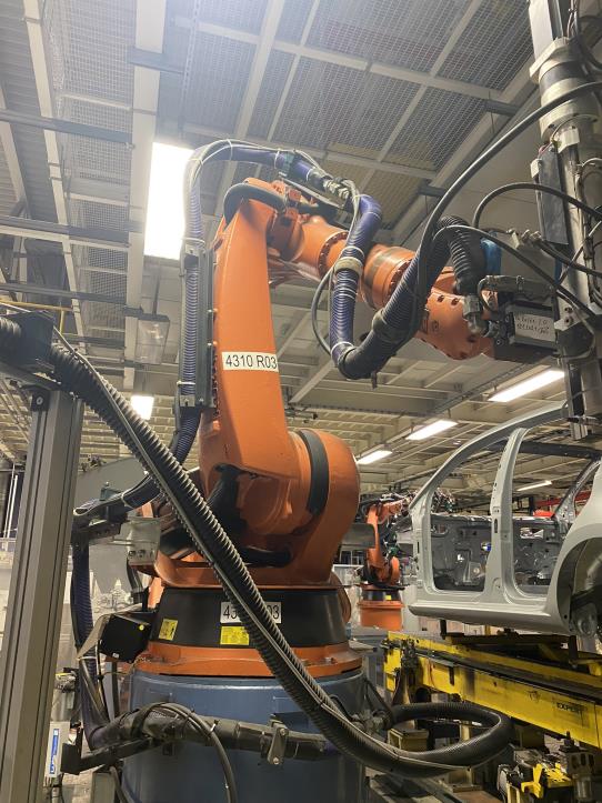 Roboti in stroji KUKA s področja izdelave vozil-2
