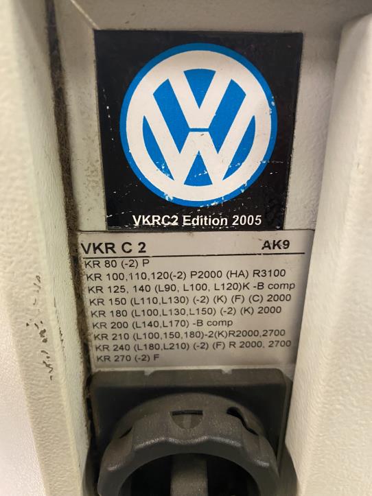 Roboti in stroji KUKA s področja izdelave vozil-6