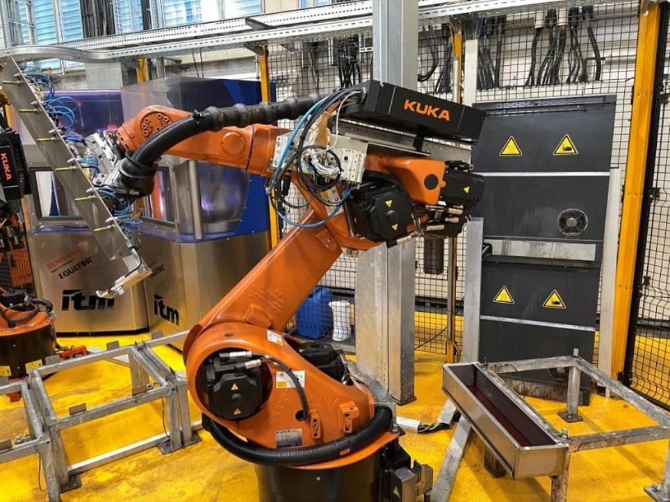 Well-maintained machining centers and robots from an automotive supplier-3