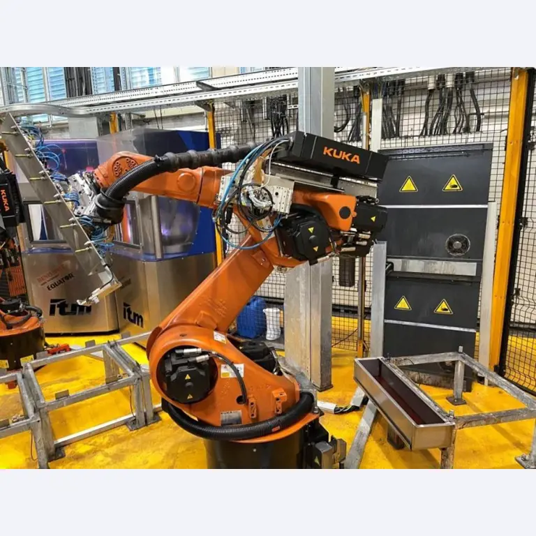 Goed onderhouden bewerkingscentra en robots bij een toeleverancier voor de auto-industrie-3