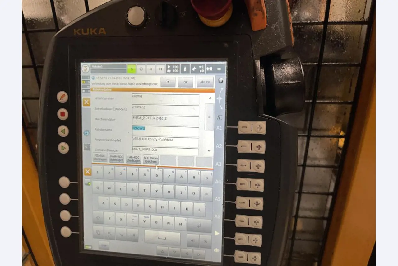 Centros de mecanizado y robots en buen estado en un proveedor de automoción-4