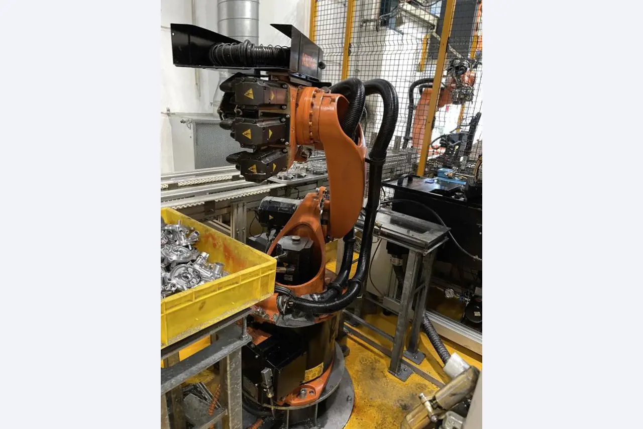 Goed onderhouden bewerkingscentra en robots bij een toeleverancier voor de auto-industrie-1