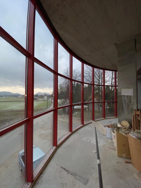 Budynek handlowo-biurowo-magazynowy z przynależną nieruchomością-5