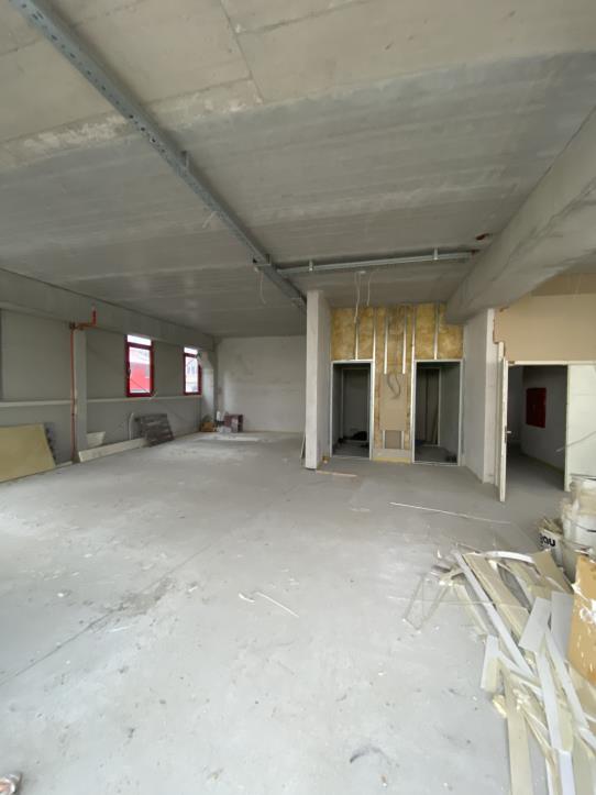 Budynek handlowo-biurowo-magazynowy z przynależną nieruchomością-7