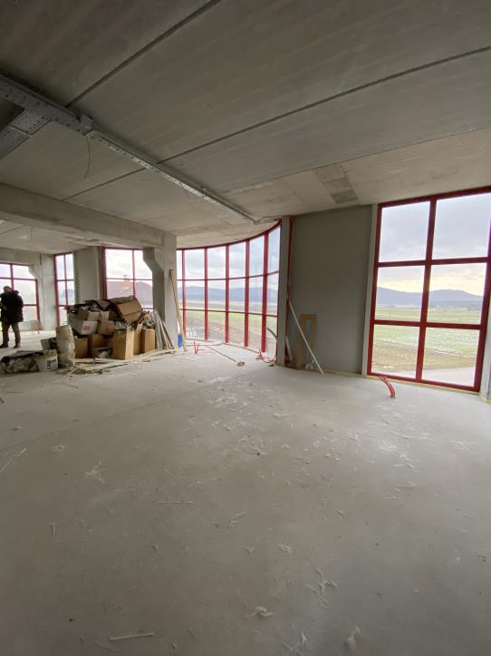 Budynek handlowo-biurowo-magazynowy z przynależną nieruchomością-8