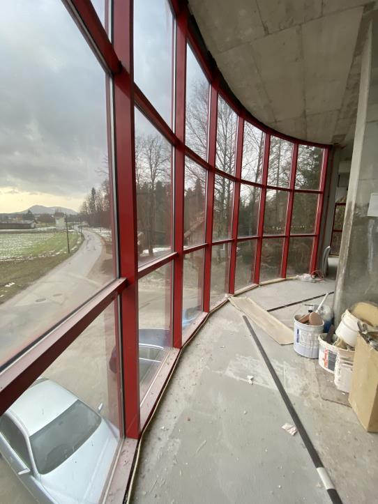 Budynek handlowo-biurowo-magazynowy z przynależną nieruchomością-9