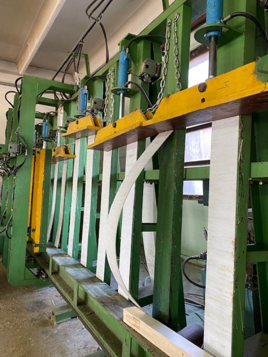 Holzbearbeitungsmaschinen und Anlagen einer Tischlerei-1