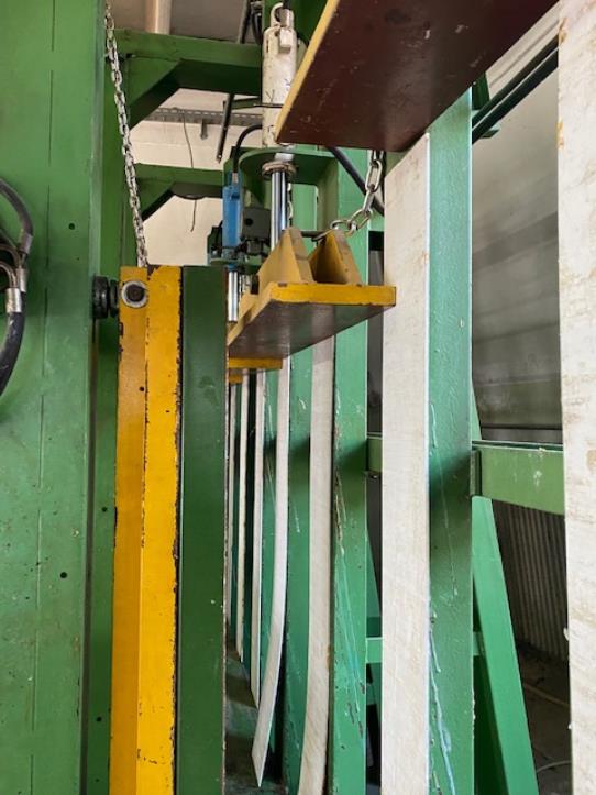 Holzbearbeitungsmaschinen und Anlagen einer Tischlerei-2