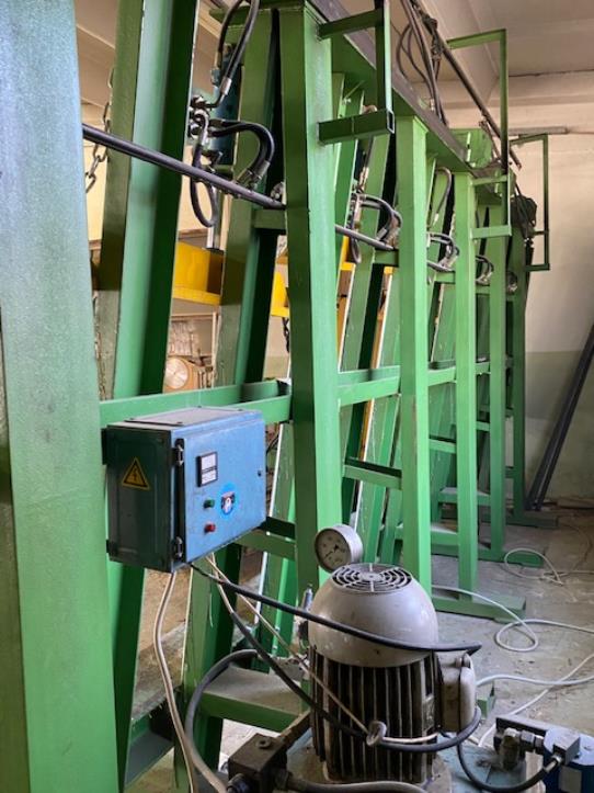 Holzbearbeitungsmaschinen und Anlagen einer Tischlerei-4