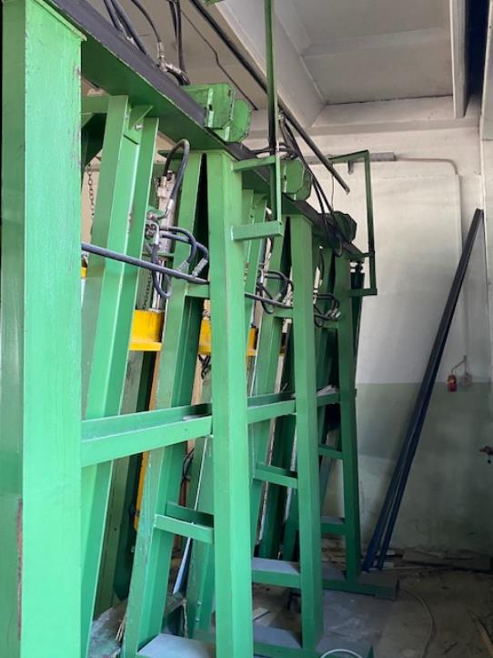 Holzbearbeitungsmaschinen und Anlagen einer Tischlerei-7