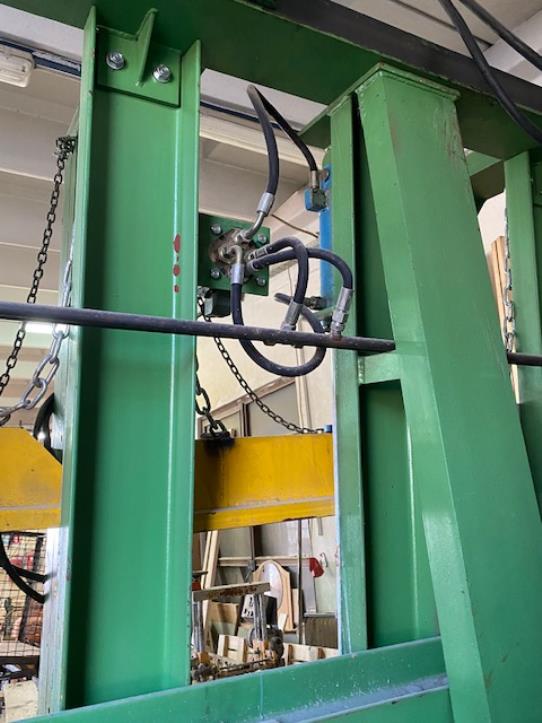 Holzbearbeitungsmaschinen und Anlagen einer Tischlerei-8