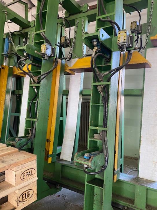 Holzbearbeitungsmaschinen und Anlagen einer Tischlerei-9