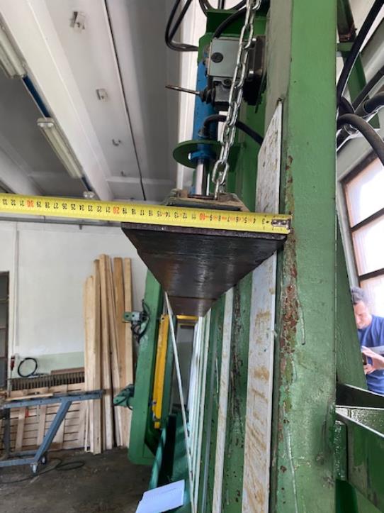 Holzbearbeitungsmaschinen und Anlagen einer Tischlerei-15